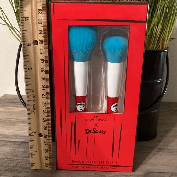 REVOLUTION X Dr. Seuss THING 1 & THING 2 MAKE UP BRUSH SET - Picture 7 of 8